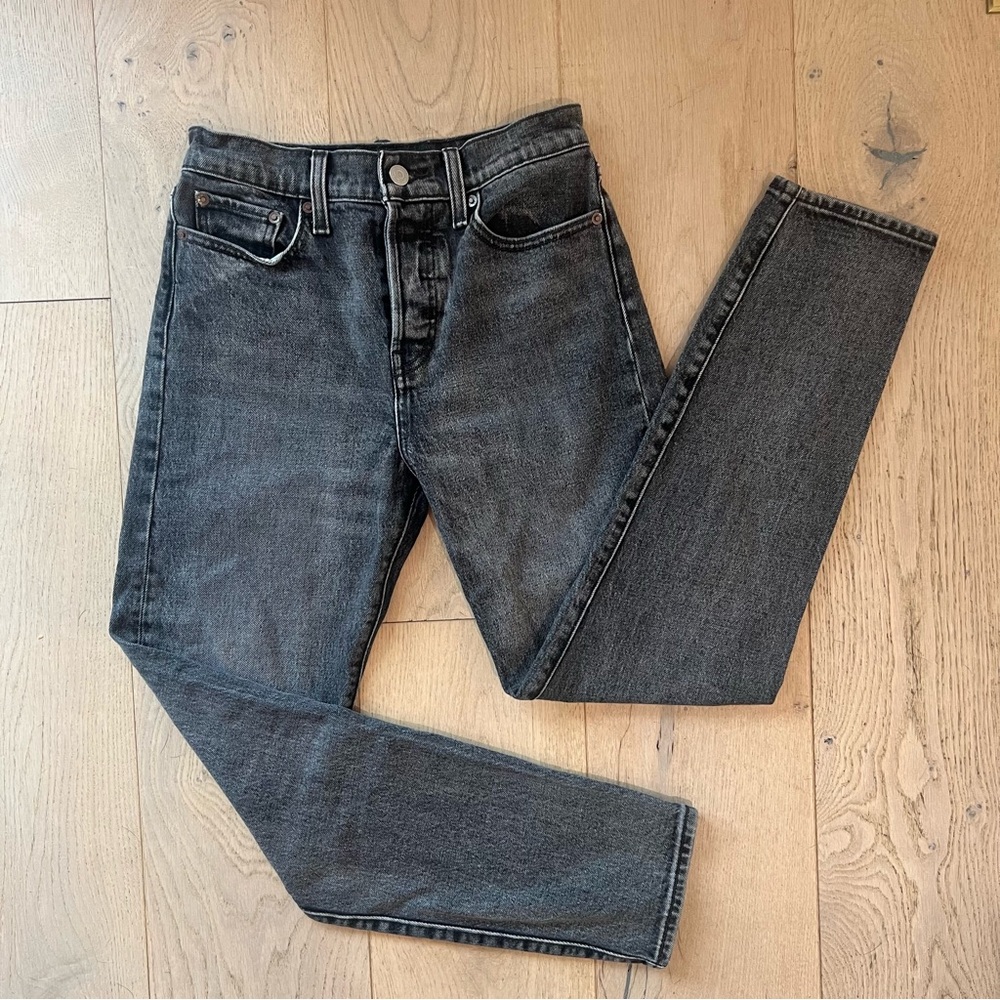 Levi's • Women's Black Wedgie Icon Fit Ankle Jeans • Size 26